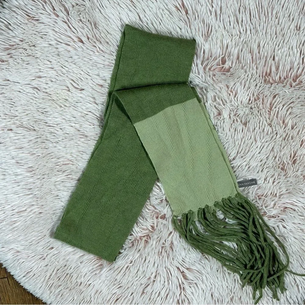 ANN TAYLOR SCARF 100%wool
